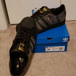 Adidas Superstar Shell Toe sneakers